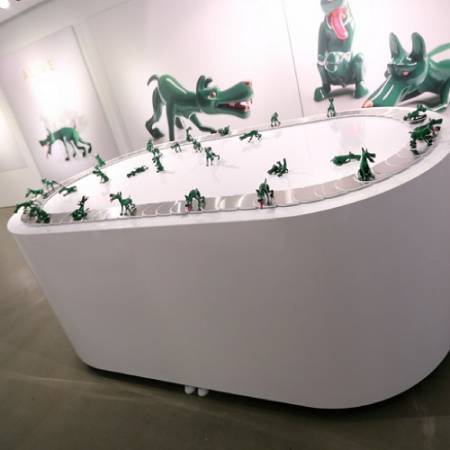 月牙式動態展示台應用於展覽